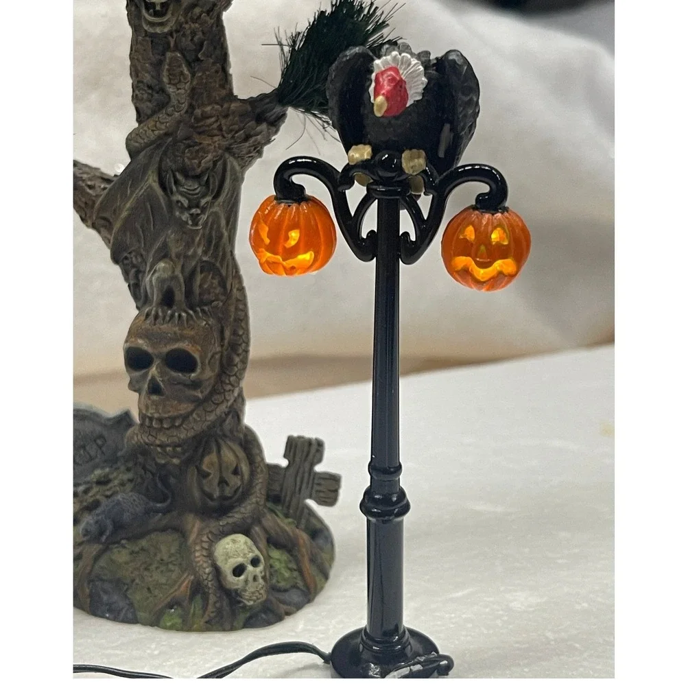 Dept 56 Halloween Spooky Totem & Gothic Vulture Street Lamp Set 53063 52961